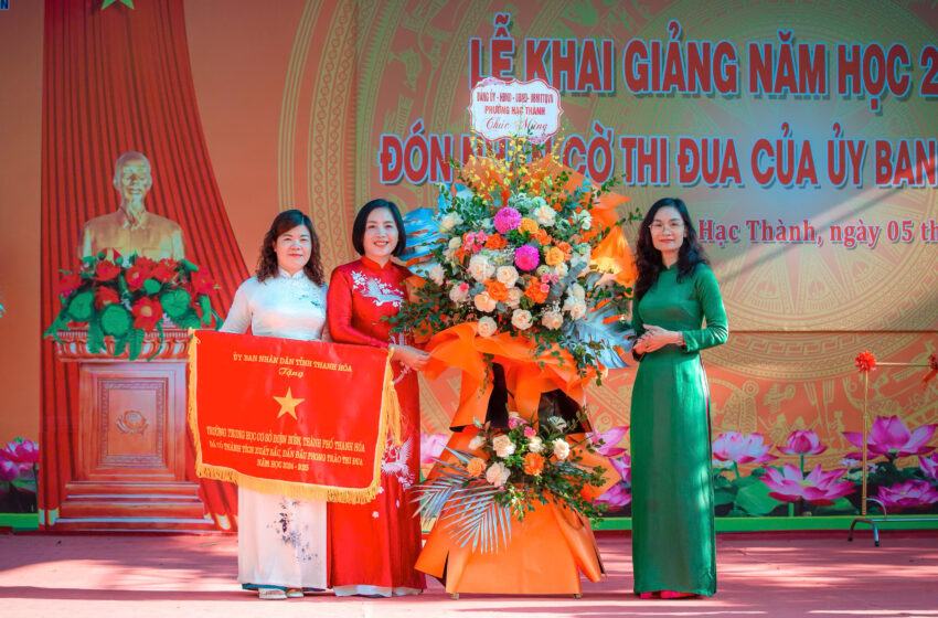  TRƯỜNG THCS ĐIỆN BIÊN LONG TRỌNG TỔ CHỨC LỄ KHAI GIẢNG NĂM HỌC 2025 – 2026 VÀ ĐÓN NHẬN CỜ THI ĐUA CỦA CHỦ TỊCH UBND TỈNH THANH HÓA
