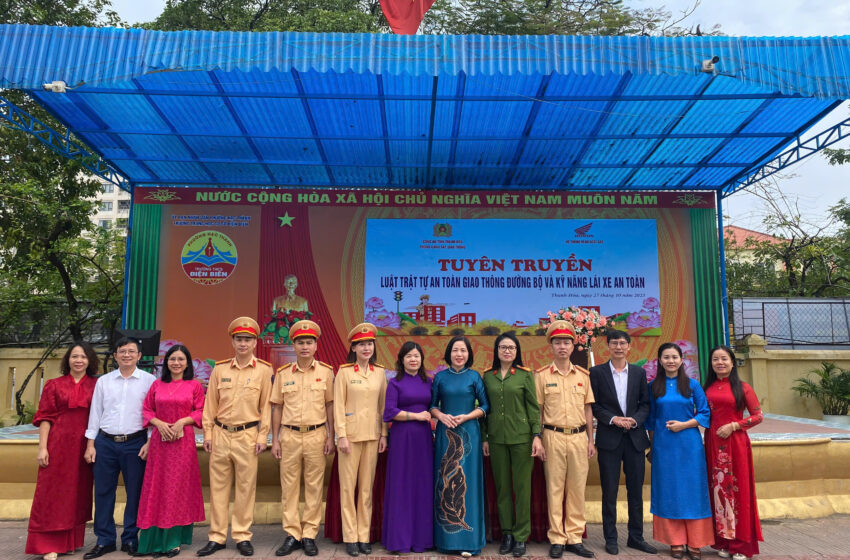  TRƯỜNG THCS ĐIỆN BIÊN TỔ CHỨC CHƯƠNG TRÌNH TUYÊN TRUYỀN  LUẬT TRẬT TỰ AN TOÀN GIAO THÔNG VÀ KỸ NĂNG LÁI XE AN TOÀN